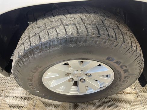 Used 2006 Mitsubishi Raider LS image 28