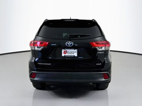 Certified 2019 Toyota Highlander XLE AWD/4WD image 6