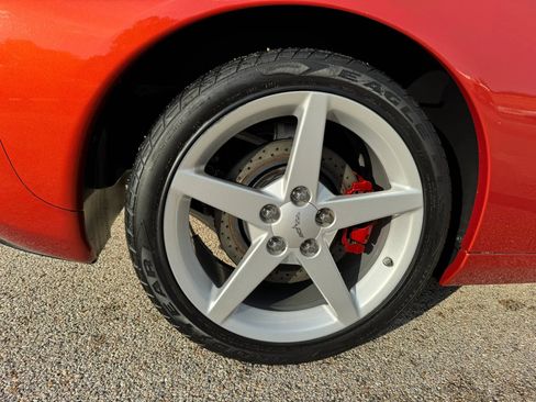 Used 2005 Chevrolet Corvette Coupe w/ Preferred Equipment Group RWD image 15