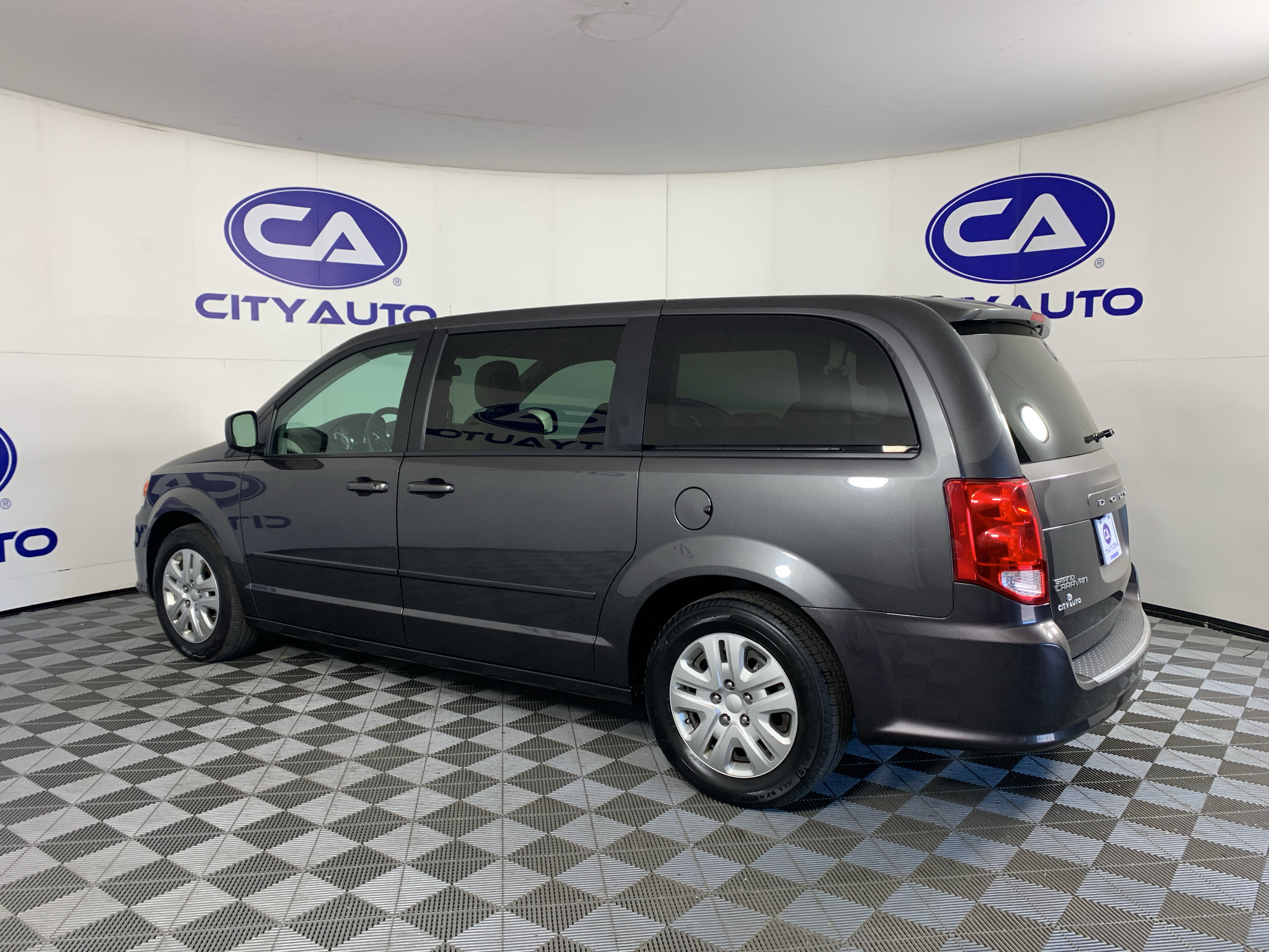 Used 2016 Dodge Grand Caravan SE w/ Quick Order Package 29E SE FWD image 5