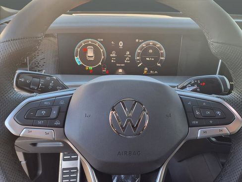 New 2026 Volkswagen Tiguan SE R-Line AWD/4WD image 32