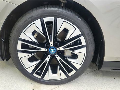Used 2025 BMW i5 xDrive40 image 63