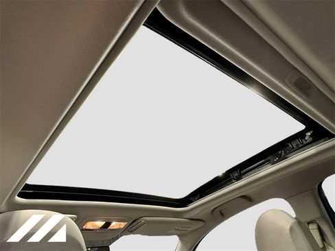 Used 2018 Subaru Forester 2.5i Premium w/ All-Weather Package image 23