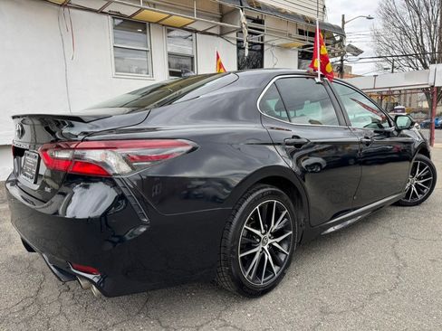 Used 2024 Toyota Camry SE image 4