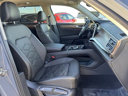 Certified 2025 Volkswagen Atlas SE w/ Panoramic Sunroof Package image 37