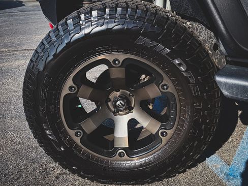 Used 2017 Jeep Wrangler Unlimited Sport w/ Quick Order Package 24S AWD/4WD image 4