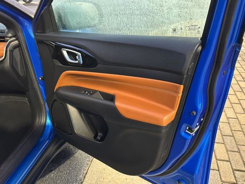 Used 2024 Jeep Compass Limited image 12