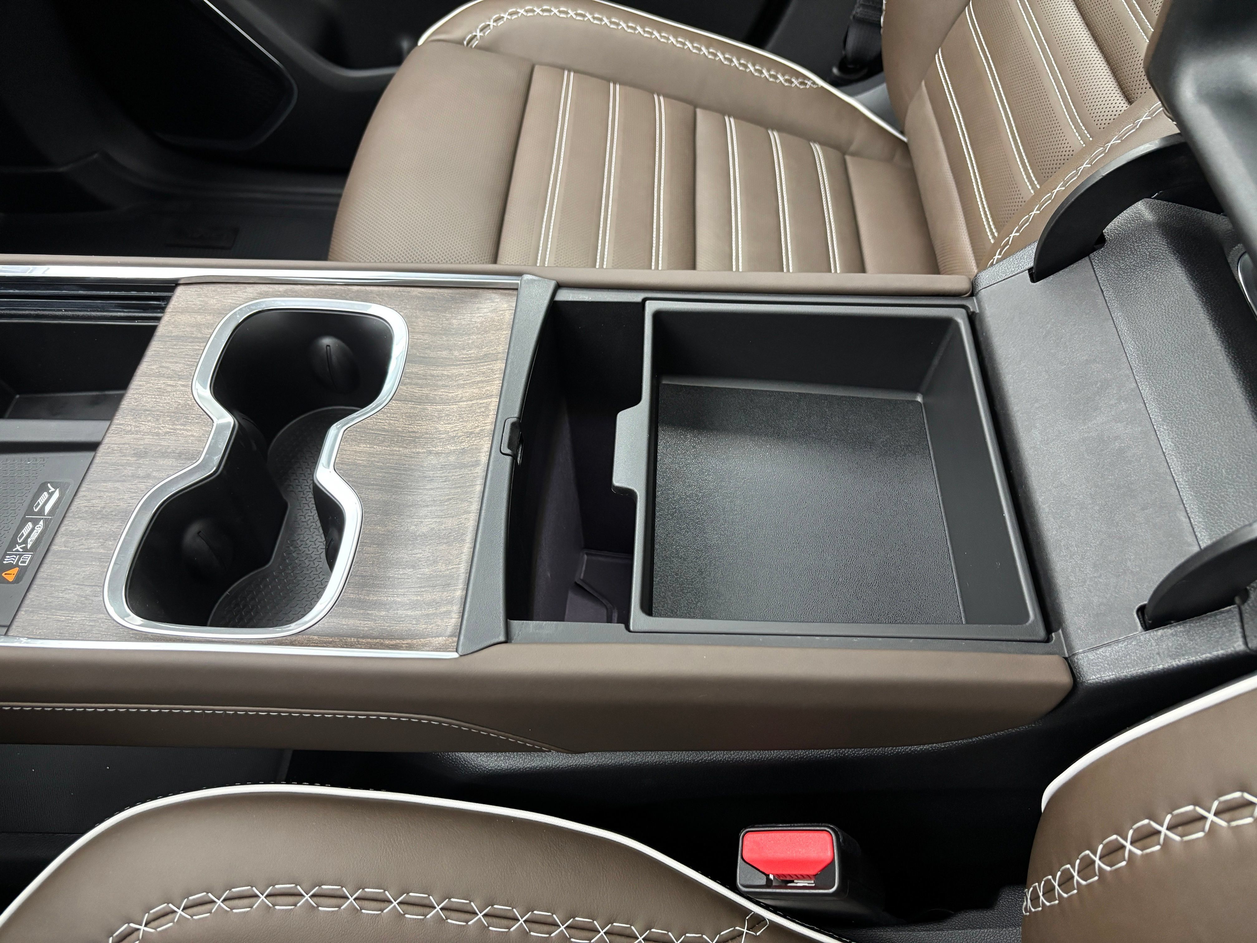 New 2026 GMC Acadia Denali Ultimate w/ LPO, Floor Liner Package AWD/4WD image 39
