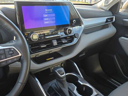 Used 2023 Toyota Highlander Platinum image 34