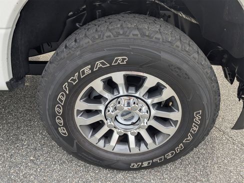 Used 2022 Ford F350 Lariat image 11