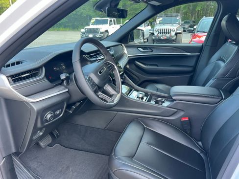 New 2025 Jeep Grand Cherokee Limited w/ Trailer Tow Package image 13