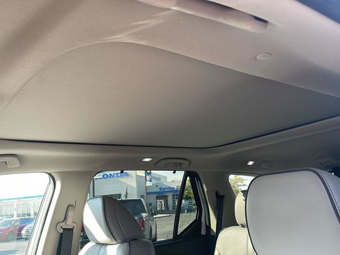 Used 2025 Honda Pilot Elite image 16
