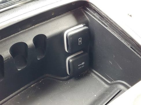 Used 2021 Chrysler Pacifica Limited w/ Uconnect Theater Family Group FWD image 31