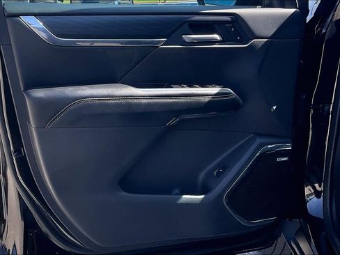 Used 2025 GMC Acadia Elevation image 21