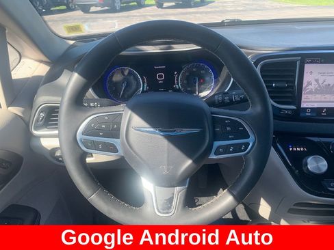 Used 2023 Chrysler Pacifica Touring-L FWD image 23