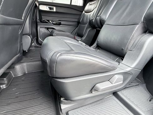 Used 2021 Ford Explorer Platinum w/ Equipment Group 601A image 29