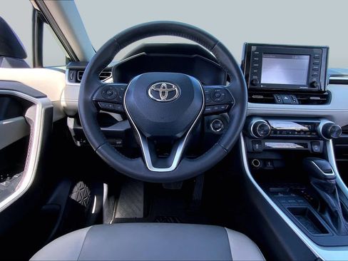 Used 2021 Toyota RAV4 XLE Premium FWD image 6