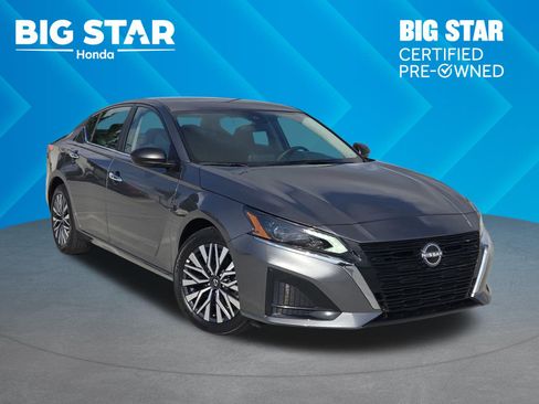 Used 2025 Nissan Altima 2.5 SV image 1