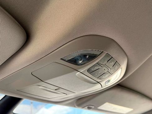 Used 2023 Chrysler Pacifica Touring-L FWD image 28