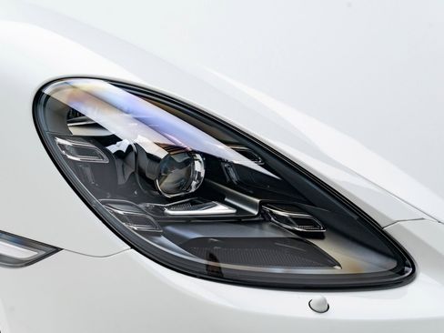 Used 2020 Porsche 718 Boxster Spyder RWD image 57