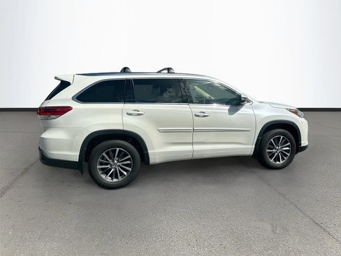 Used 2018 Toyota Highlander XLE AWD/4WD image 7