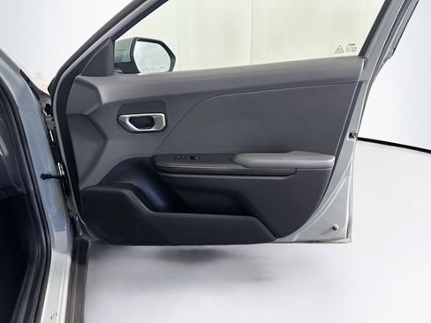 Used 2025 Kia K4 LXS image 31