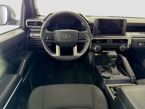 Certified 2025 Toyota Tacoma SR5 AWD/4WD image 21