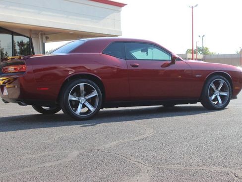 Used 2014 Dodge Challenger SXT RWD image 2