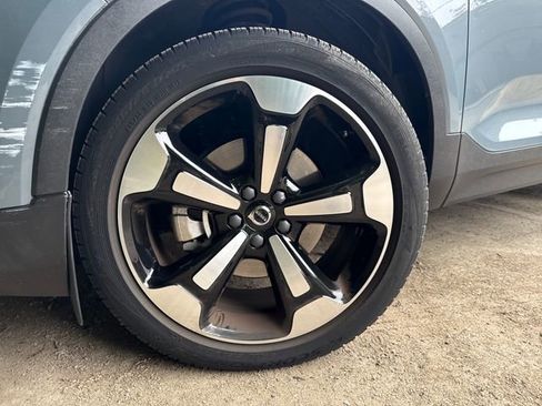 Used 2020 Volvo XC40 T5 Momentum w/ Protection Package Premier AWD/4WD image 24