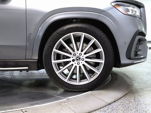 Used 2024 Mercedes-Benz GLS 580 4MATIC image 17