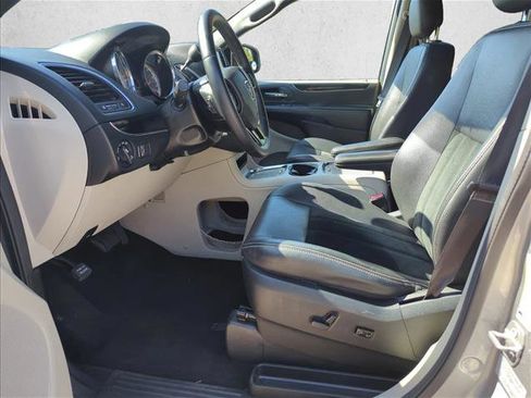 Used 2017 Dodge Grand Caravan SXT image 9