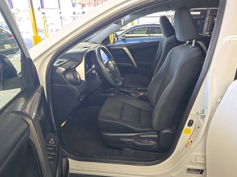 Used 2018 Toyota RAV4 LE w/ All Weather Liner Package FWD image 7