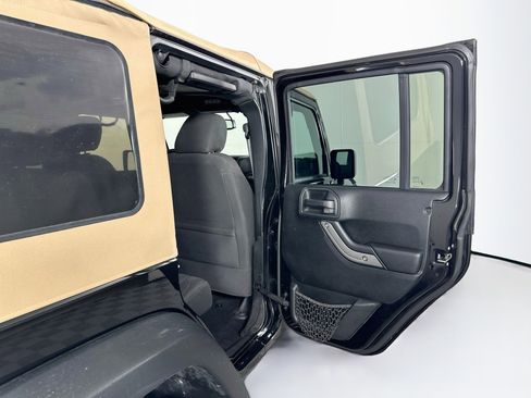Used 2018 Jeep Wrangler Unlimited Sport S AWD/4WD image 25
