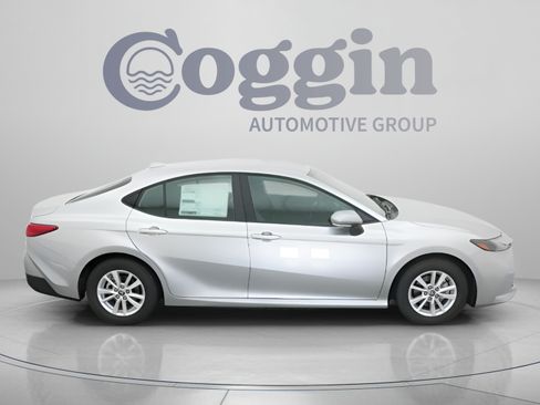 Used 2026 Toyota Camry LE w/ Convenience Package FWD image 21