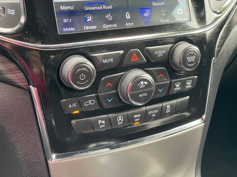 Used 2021 Jeep Grand Cherokee Laredo X AWD/4WD image 22