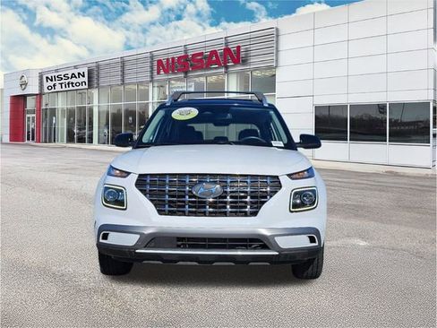 Used 2023 Hyundai Venue Limited image 3