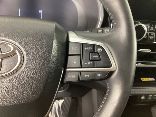 Used 2024 Toyota Highlander Limited AWD/4WD image 15