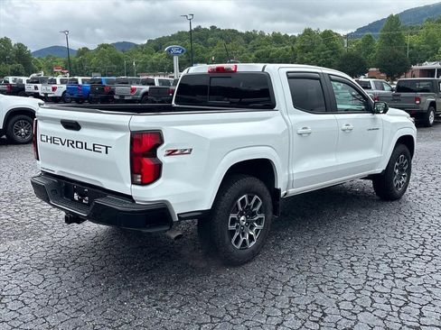 Used 2025 Chevrolet Colorado Z71 w/ Technology Package AWD/4WD image 8