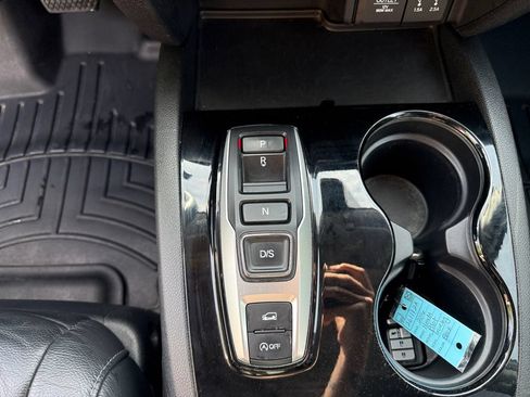 Used 2016 Honda Pilot Touring image 10