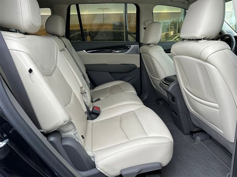 Used 2021 Cadillac XT6 Premium Luxury image 12