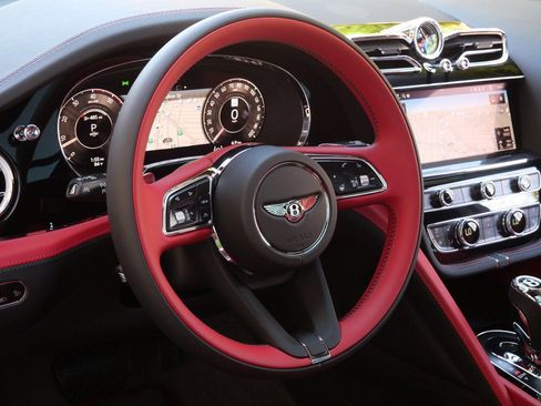 New 2025 Bentley Bentayga Extended Wheelbase image 14