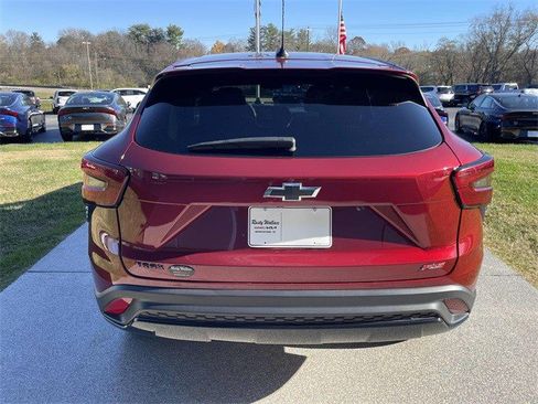 Certified 2024 Chevrolet Trax RS w/ Driver Confidence Package image 8