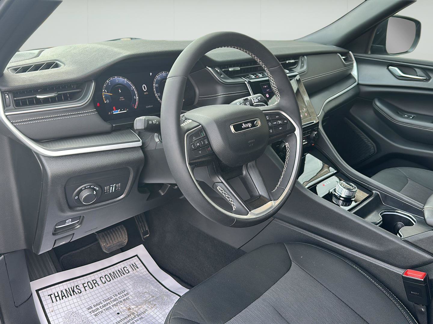 Used 2025 Jeep Grand Cherokee Laredo X w/ Luxury Tech Group I AWD/4WD image 8