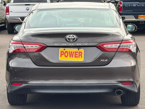 Used 2018 Toyota Camry XLE image 5
