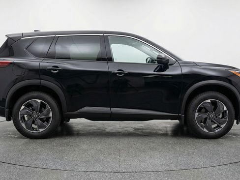 Used 2025 Nissan Rogue SV AWD/4WD image 11