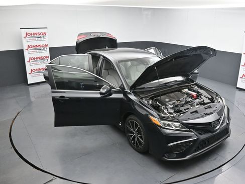 Used 2024 Toyota Camry SE FWD image 25