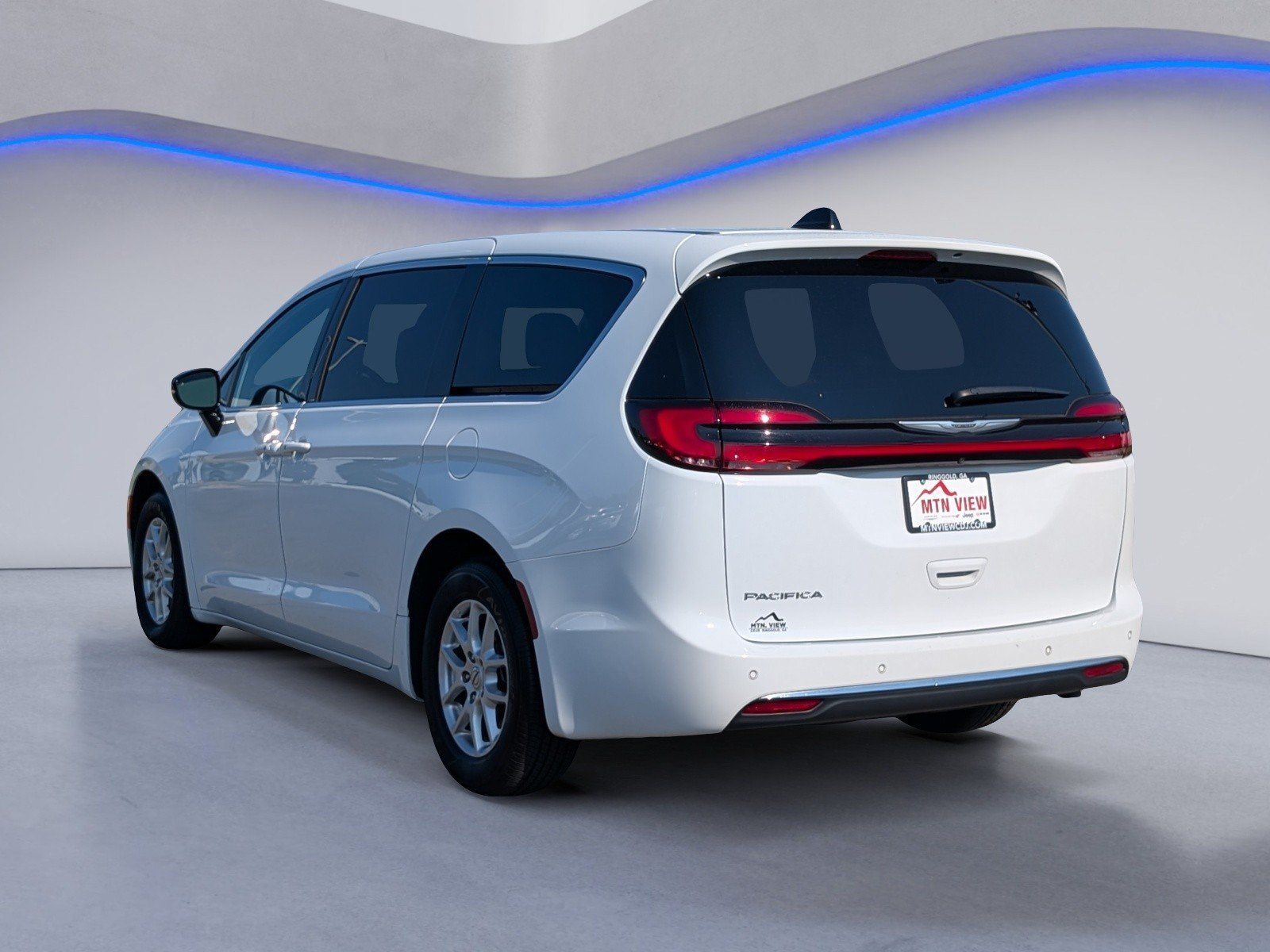 Used 2025 Chrysler Pacifica Select FWD image 7