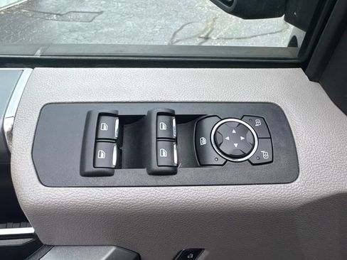 Used 2017 Ford F150 XLT w/ Equipment Group 302A Luxury AWD/4WD image 28