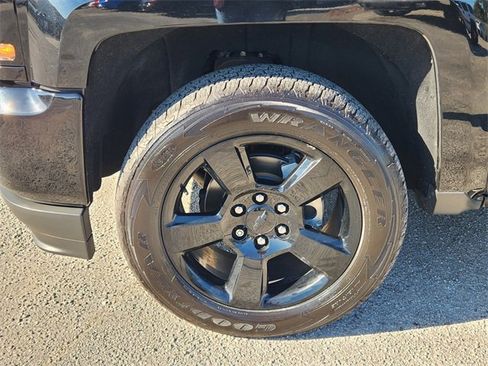 Used 2018 Chevrolet Silverado 1500 Custom w/ Custom Value Package image 7