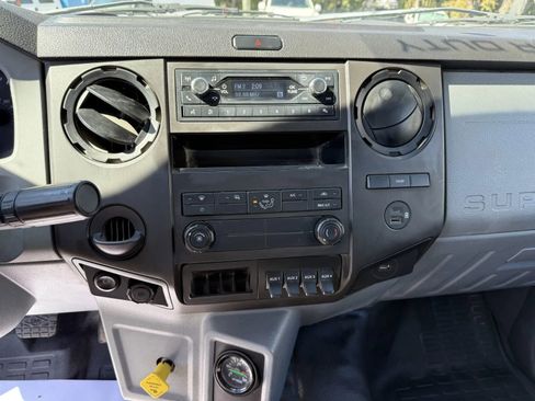 Used 2022 Ford F750 2WD Crew Cab Super Duty image 27